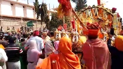 Video Story-फूलों से सजे रथ पर निकली मां नर्मदा