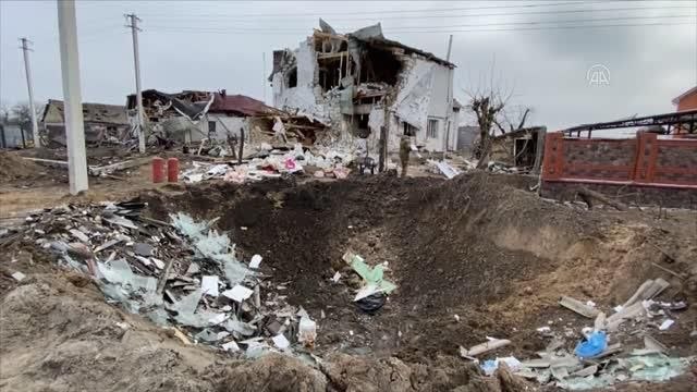 Rusya'nın, Glevakha bölgesine düzenlediği saldırıların ardından vatandaşlardan temizlik çalışması