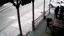 Sokak köpeğine sopalı şiddet... Acımadan defalarca böyle vurdu