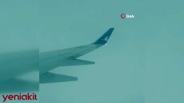 Yolcu uçağına yıldırım isabet etti! Havada korku dolu anlar anbean kaydedildi