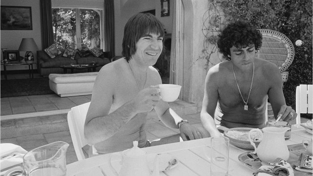 VOICI : Serge Lama victime d’un grave accident de voiture : pourquoi Enrico Macias s’est senti coupable ? (1)