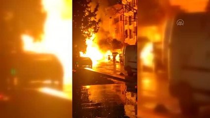 Zeytinburnu'nda doğal gaz sızıntısından çıkan yangında 4 otomobil hasar gördü