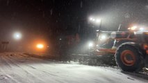 İnegöl-Domaniç kara yolunda kar yağışı ulaşımı olumsuz etkiledi