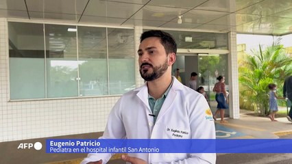 Niños yanomami desnutridos convalecen en un hospital de la Amazonía brasileña
