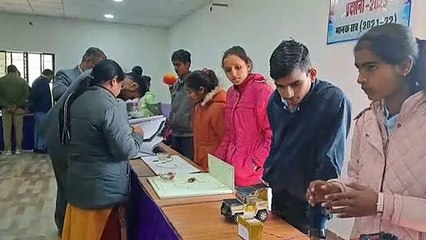 बारिश में कपड़ो की सुरक्षा,स्मार्ट स्टडी टेबल और बस ट्रेन में आग से बचाव पर चयनित हुए बाल वैज्ञानिकों के मॉडल