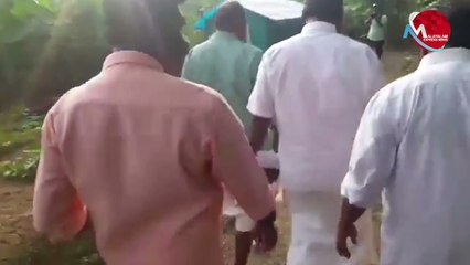 കർഷകരെ നേരിട്ട് കാണാൻ മന്ത്രി പ്രസാദ് എത്തി