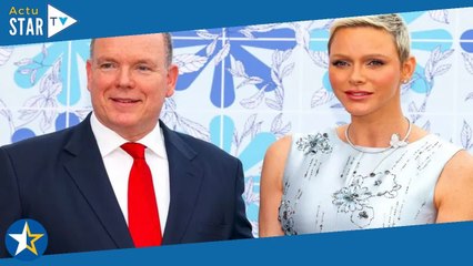 Charlene de Monaco pensive, Albert masqué : le couple et ses enfants assistent à une célébration sym