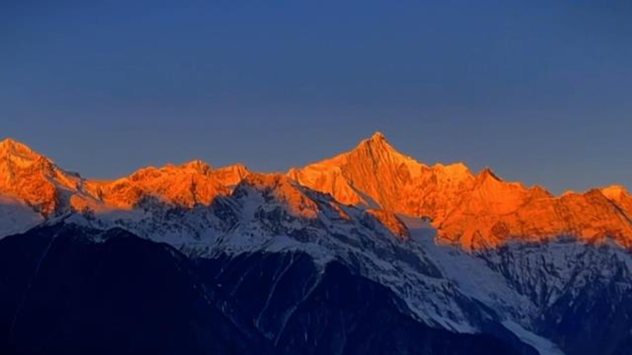 Çin'in Yunnan Eyaletinde Görüntülenen Muhteşem Dağ Manzarası