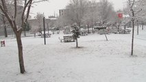 Bingöl'de beklenen kar yağdı, şehir beyaza büründü