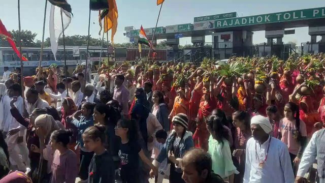 61 कुण्डीय महायज्ञ की कलश यात्रा में उमड़ा श्रद्धा का सैलाब