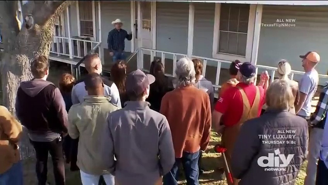 Texas Flip and Move - Se6 - Ep06 - Paige and Raf's Modern Style vs. Casey and Catrina's Family Tree House HD Watch
