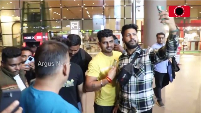 Kartik Aryan Spotted At Mumbai Airport