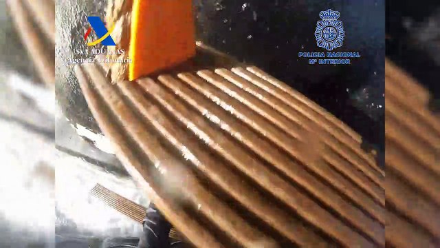Vídeo de la operación donde interceptan un buque que transportaba ganado y escondía cocaína cerca de las Islas Canarias