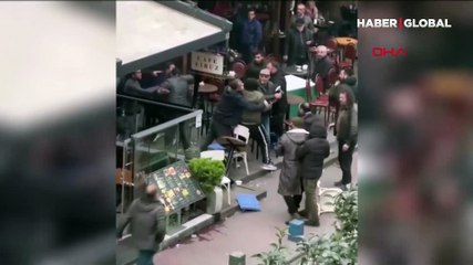 Beyoğlu'nda baltalı saldırgan paniği