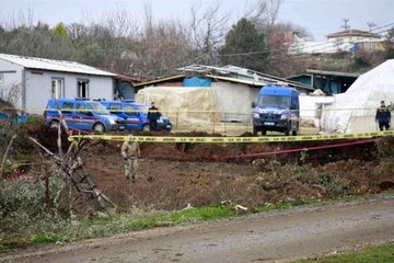 Jandarma dedektörle cinayetin işlendiği suç aletini arıyor