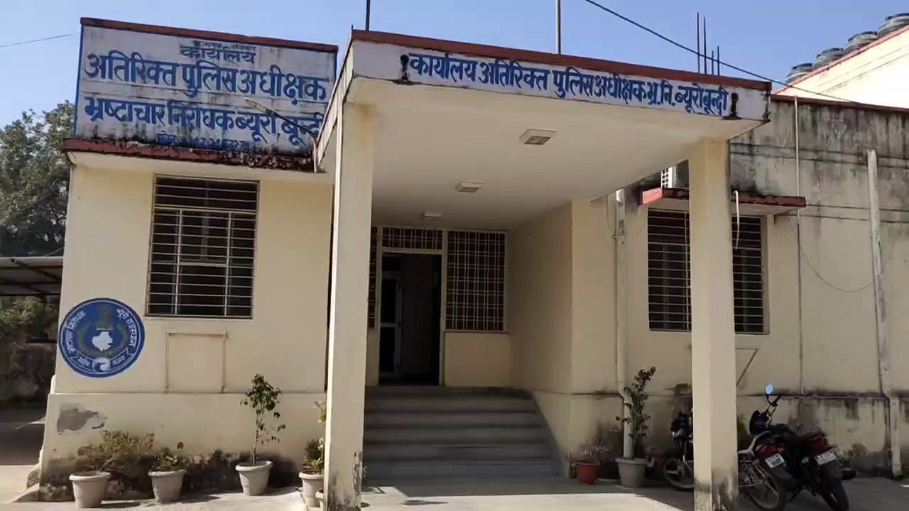 Video : बूंदी में एडीएम (सीङ्क्षलग) के नाम पर 1 लाख रुपए रिश्वत लेते दलाल रंगे हाथों गिरफ्तार