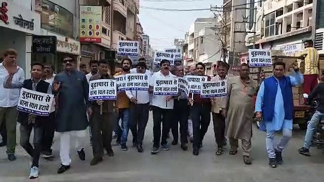 इस राजधानी में बीच शहर से धरना स्थल हटाने के लिए लोगों ने निकाली रैली