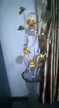 Ce qu'il découvre dans un appartement loué sur Airbnb est inquiétant... Caméra cachée