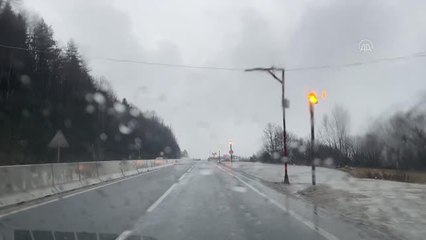 Bolu Dağı'nda sağanak ve sis etkili oluyor