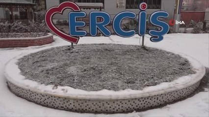 Erciş'te yılın beklenen kar yağışı başladı