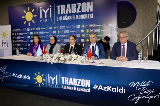 İYİ Parti'li Ünzile Yüksel, partisinin Trabzon Kongresinde konuştu
