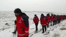 Doktorlar ve UMKE gönüllüleri 2 bin 300 rakımlı Gören Dağı'na tırmandı
