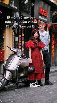 Clip: Trai Tây bay 10.000km về Việt Nam ăn Tết bị bạn gái bắt lau dọn nhà cửa