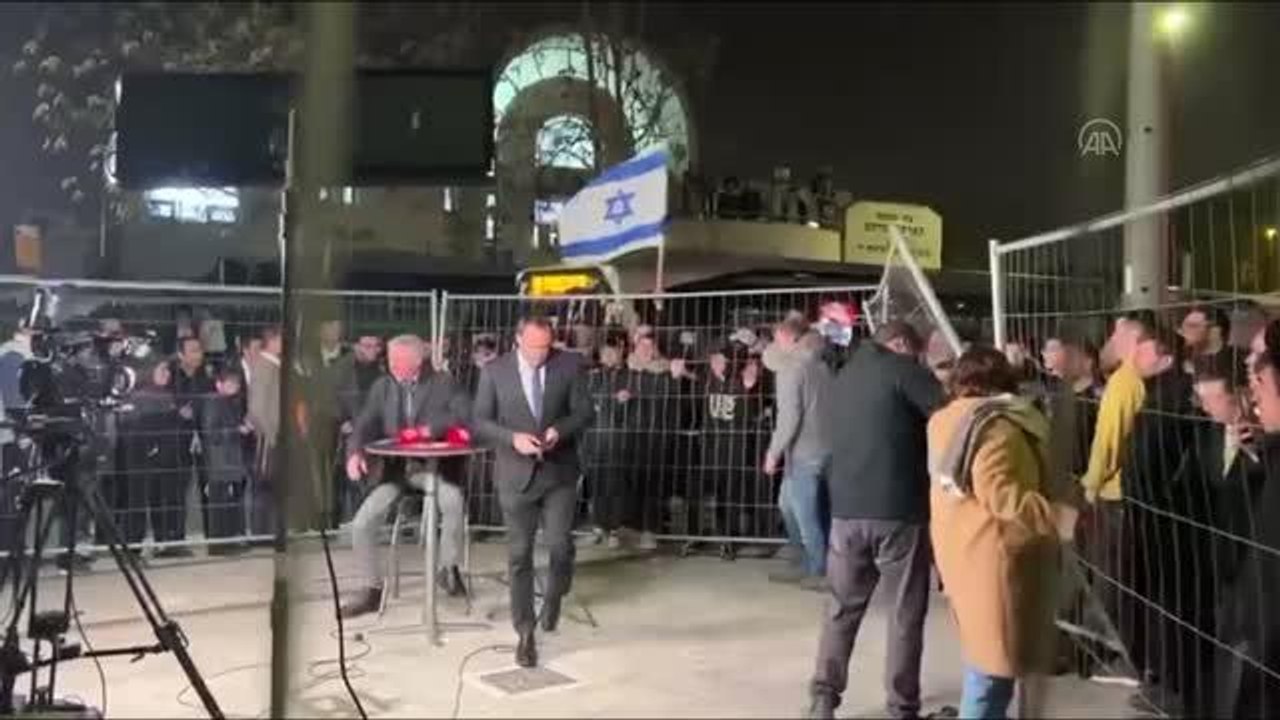 DOĞU KUDÜS - Yahudi yerleşimciler İsrail'in "Kanal 13" televizyonu ekibine saldırdı