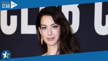 Anne Hathaway amoureuse sublime et sauvage devant Léna Situations et Kylie Minogue en bataille de lo