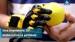 Alumnos le construyen mano robótica a su nuevo compañero de clase en EU
