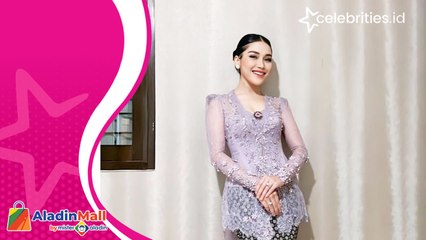 Ayu Ting Ting Tampil Memukau dengan Balutan Kebaya Ungu