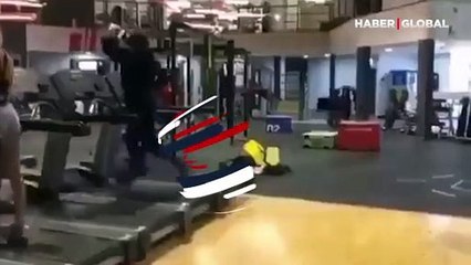 Spor salonunda düştüğü anları bozuntuya vermeden toparlayan adam, izlenme rekoru kırdı