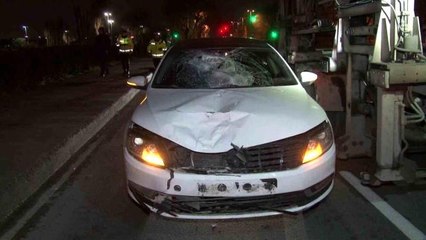 Fatih'te otomobilin çarptığı yaya metrelerce sürüklendi