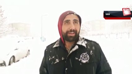 Van'da yağan kar yolları kapattı