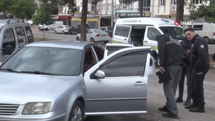 Antalya'da silahlı kavga... Mermiler park halindeki araçlara isabet etti