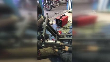 Sosyal medyada gördüklerinden etkilenen lise öğrencisi kendi motosikletini yaptı