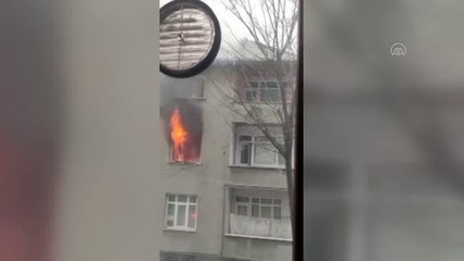 Esenyurt'ta bir evde çıkan yangın söndürüldü