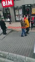 Kaşar peyniri çaldığı iddia edilen kişi market çalışanı tarafından darp edildi