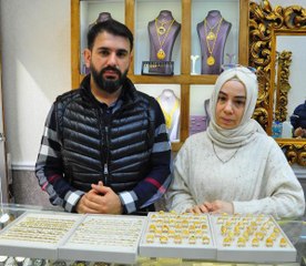 KOMŞU KUYUMCUNUN 'VİTRİNDEN HIRSIZLIK' İDDİASI