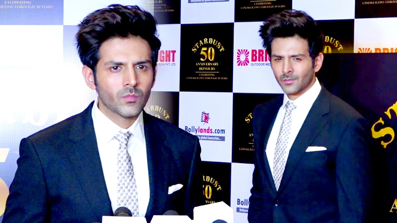 कार्तिक आर्यन पहुंचे हैंडसम लुक में, अपनी फिल्म 'शहजादा' को लेकर जताई ख़ुशी