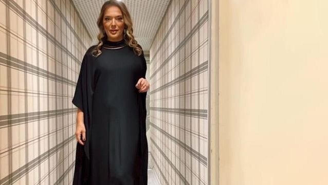 Demet Akalın'dan kıyafetine Ferace diyen takipçisine ağızları açık bırakan cevap