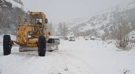 Doğuda beyaz felç...Yaklaşık bin yerleşim birimine ulaşılamıyor