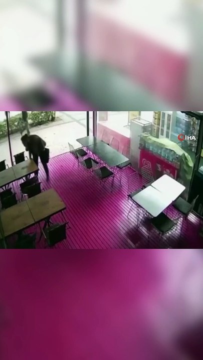 İş Başvurusu Yaptı, İşe Alınmayınca Masalara Tükürdü #shorts #adana