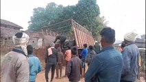 sidhi: Villagers stopped cattle loaded in vehicles, police did not sho