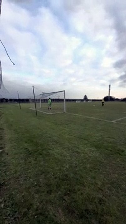 LE TIR AU BUT ARRÊTÉ PAR RÉMI BOUVEYRON ET À RETIRER D'APRÈS L'ARBITRE