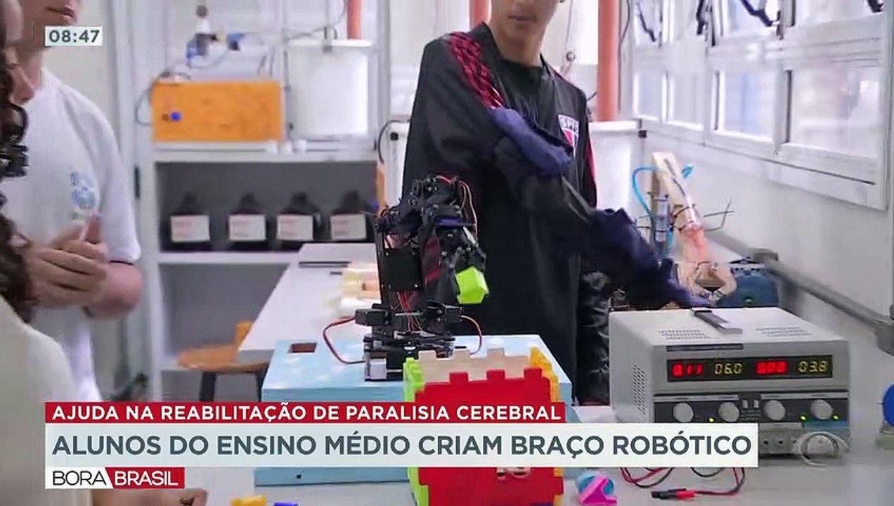 Estudantes do ensino médio criam braço robótico  31/01/2023 13:56:08