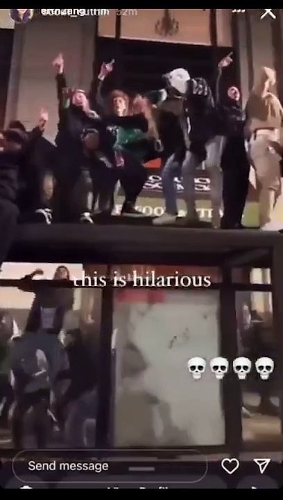 Des Philadelphia Eagles fêtent la victoire sur le toit d'un arrêt de bus et c'est encore une fois une erreur