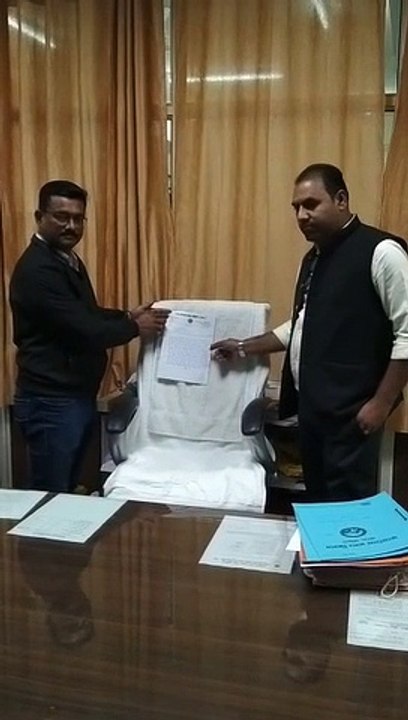 कार्यवाहक आयुक्त की कुर्सी पर नोटिस किया चस्पा