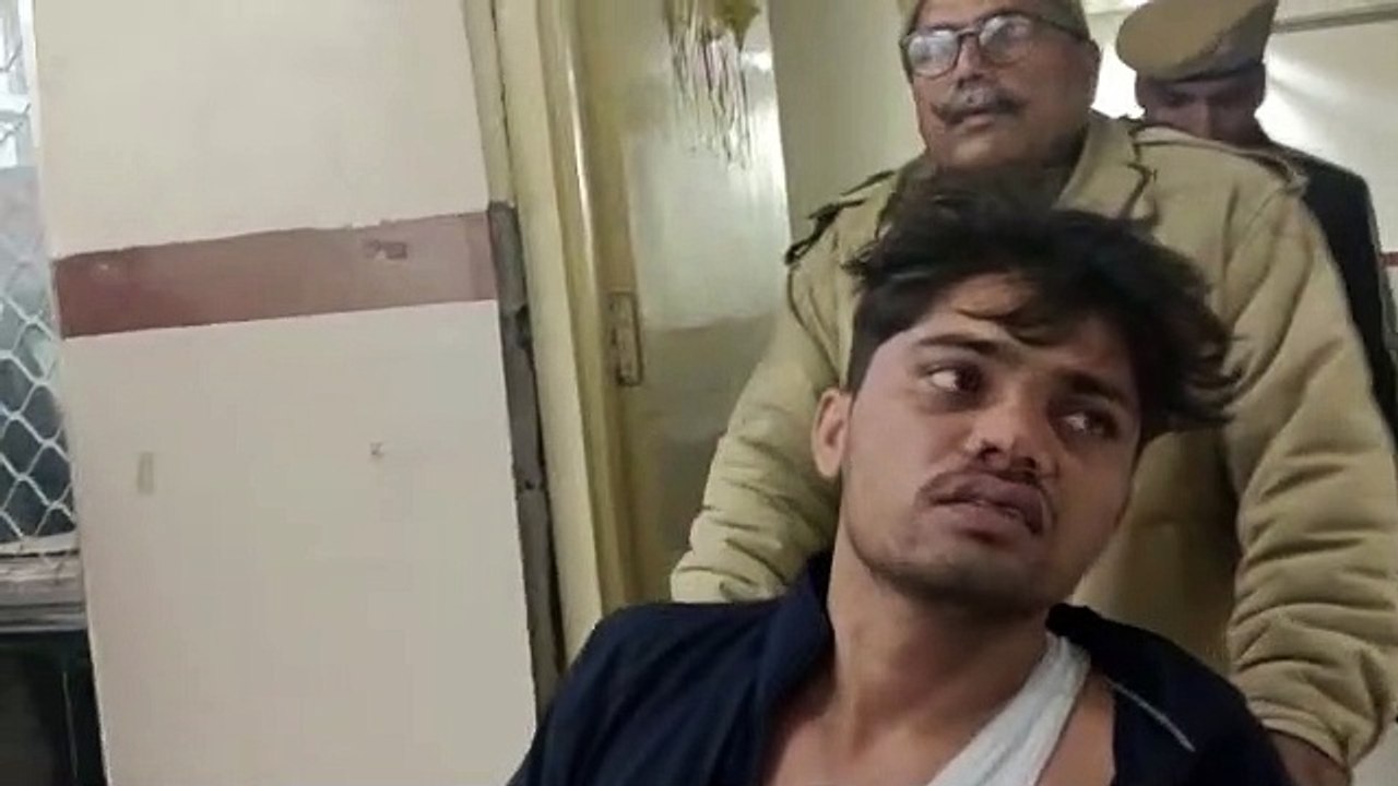 जेल में धर्म परिवर्तन के दबाव का आरोप, बंदी को पीटा