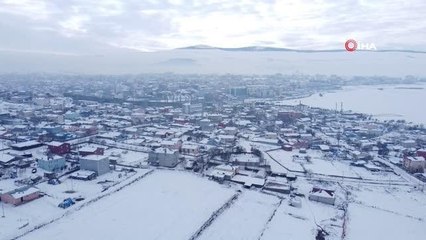 Ardahan'da Sibirya soğukları yerini kar yağışına bıraktı